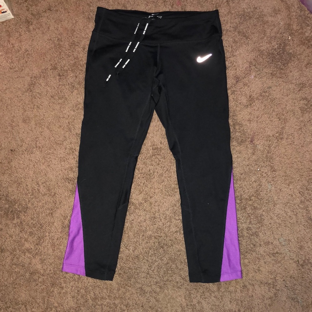 NIKE Capri Leggings